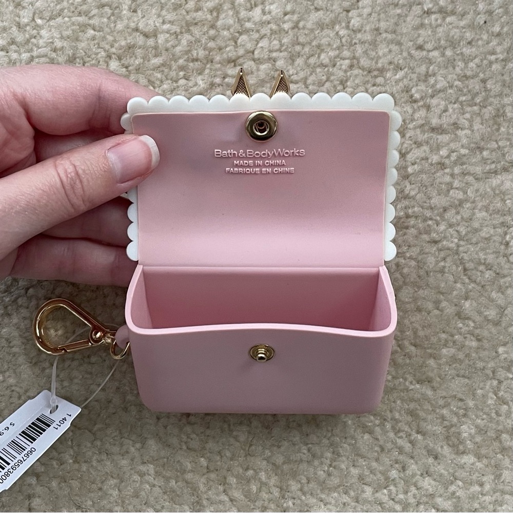Bath & Body Works Pink Scallop Bow Snap Case PocketBac Holder - Picture 7 of 16